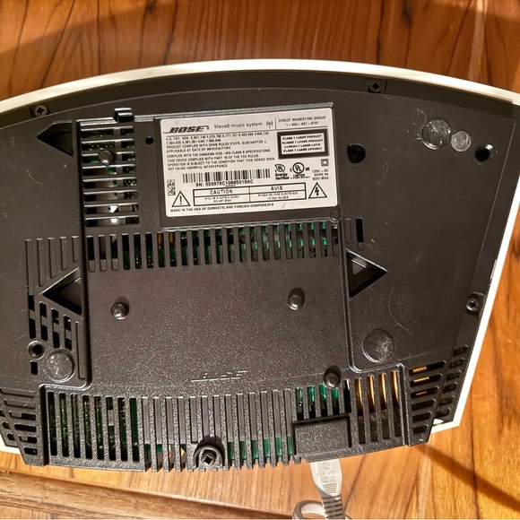 Bose Cream Wave Music System with Accessories - Picture 6 of 11